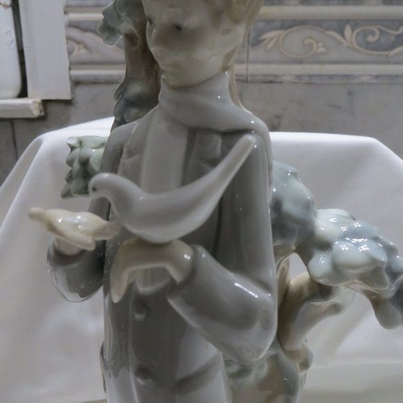 Lampara Colegial Boy with Dove. Sculptor Fulgencia - Picture 7 of 8